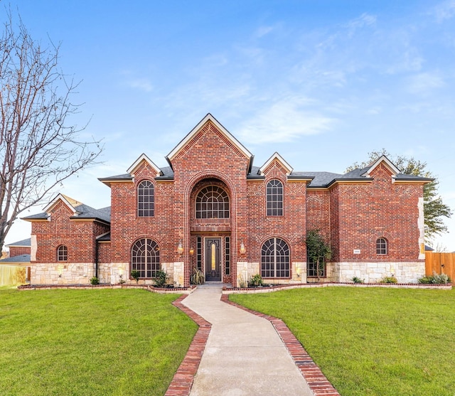 front facade featuring a front lawn