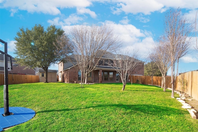 view of yard featuring a storage unit