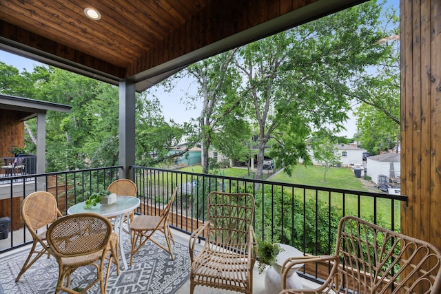 2138 Lovedale Ave Unit 105, Dallas, TX 75235 - balcony featuring a water view