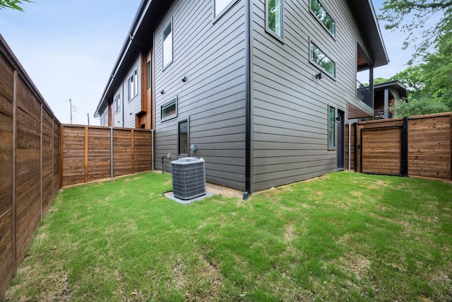 2138 Lovedale Ave Unit 105, Dallas, TX 75235 - view of side of home featuring a lawn, a fenced backyard, and cooling unit