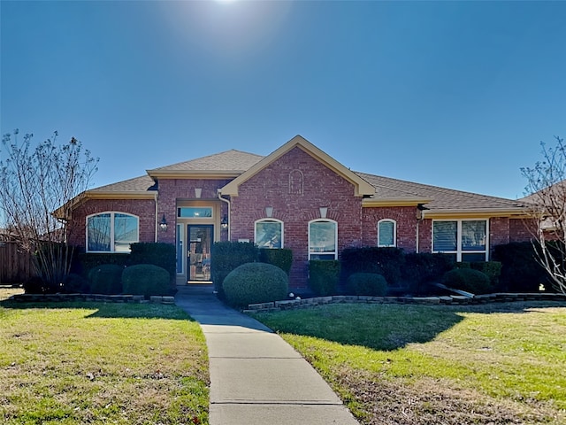 single story home with a front lawn