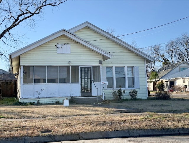 bungalow-style home featuring a front lawn