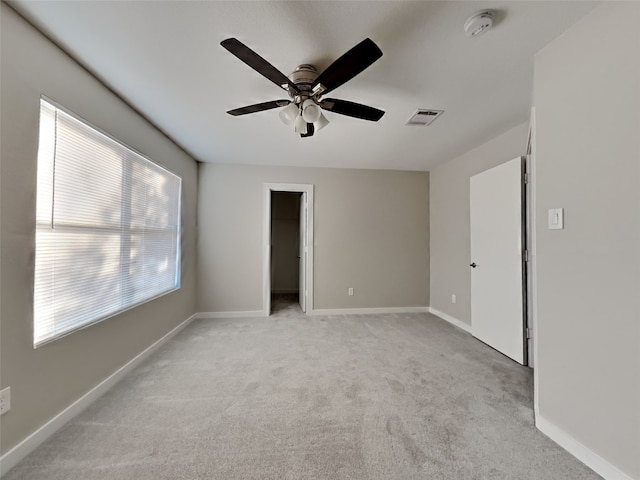 carpeted empty room featuring ceiling fan