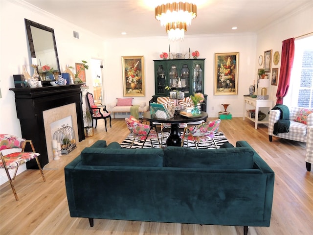 living room featuring hardwood / wood-style flooring, crown molding, and a notable chandelier