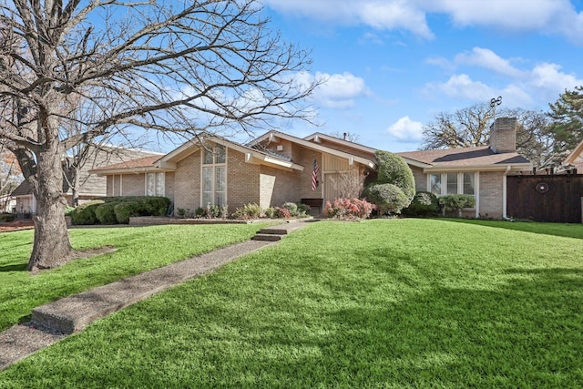 ranch-style house featuring a front yard