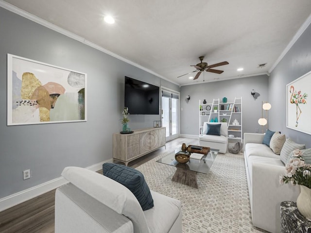 living room featuring hardwood / wood-style floors, crown molding, and ceiling fan