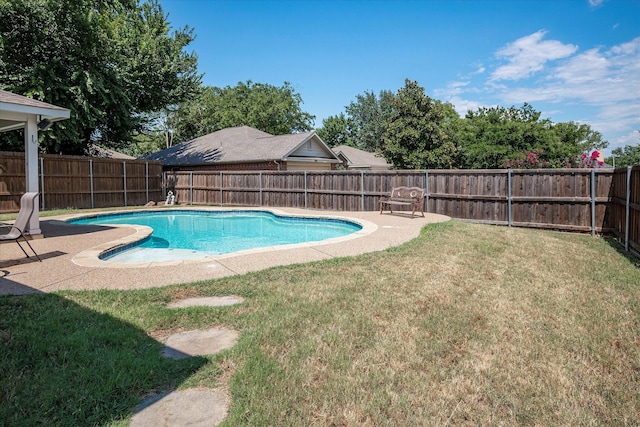 view of pool featuring a yard