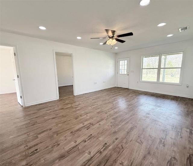 empty room featuring dark wood-type flooring and ceiling fan