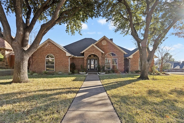 ranch-style house featuring a front yard