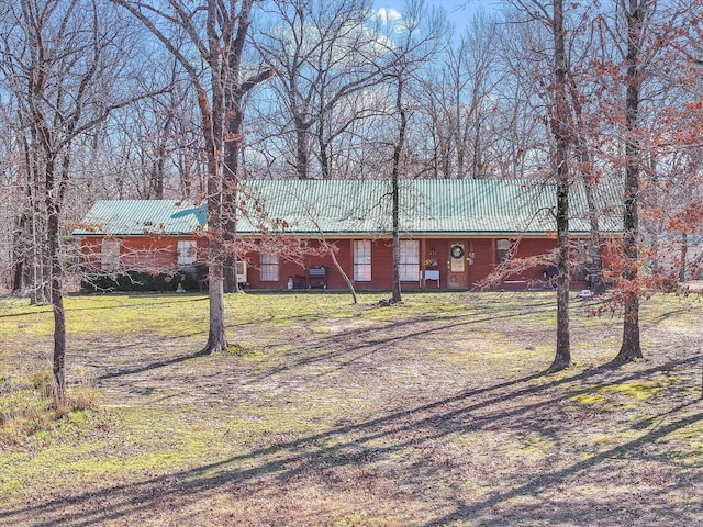 ranch-style home with a front lawn