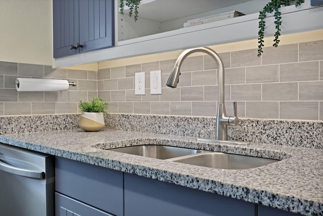 kitchen with sink, decorative backsplash, blue cabinetry, and dishwasher