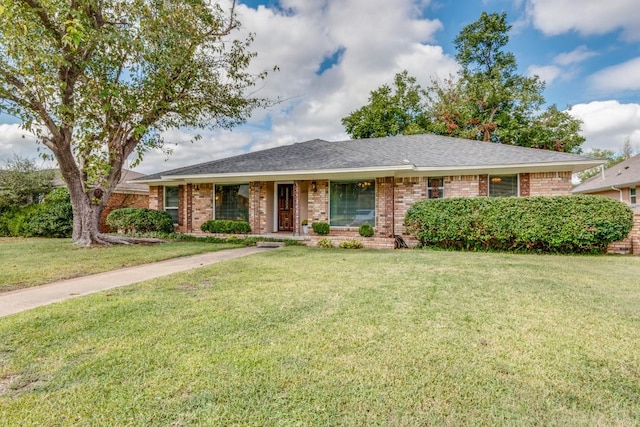 ranch-style house featuring a front lawn