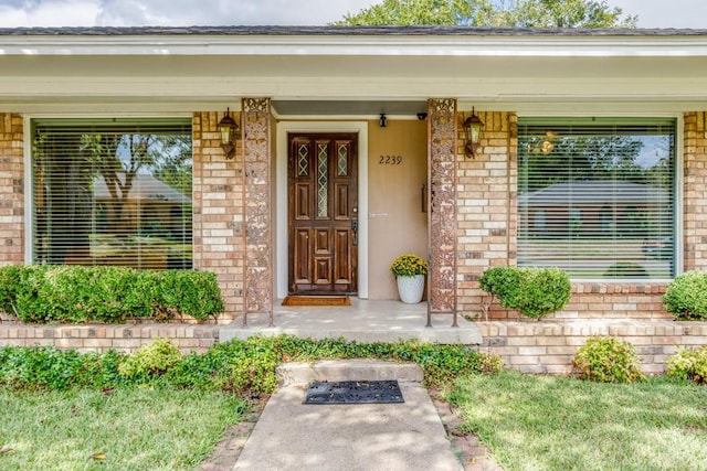 doorway to property with covered porch