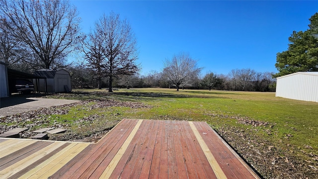 view of yard with a storage shed