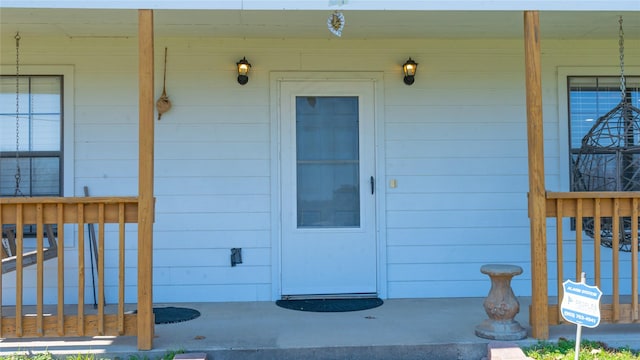 entrance to property featuring a porch