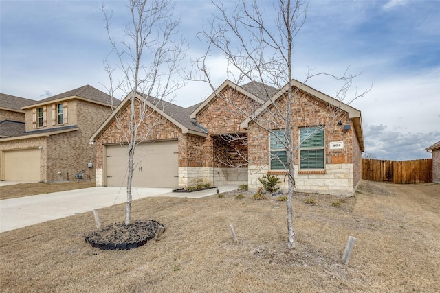 view of front of home featuring a front lawn