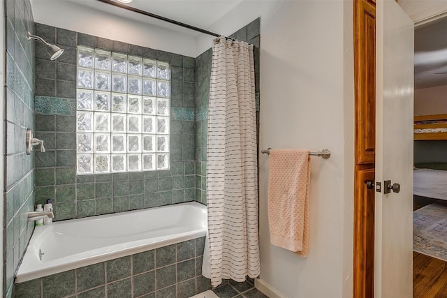 bathroom featuring a healthy amount of sunlight and shower / tub combo