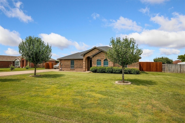 ranch-style house featuring a front yard