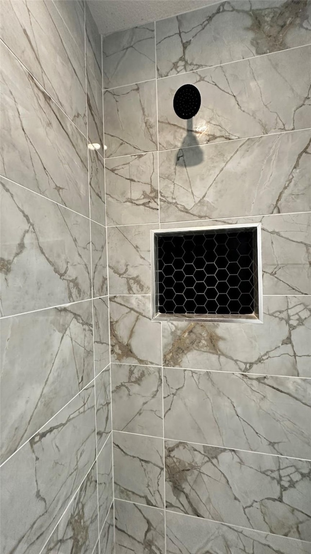 details featuring tiled shower