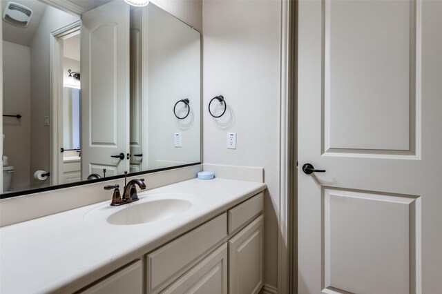 laundry room featuring sink and washer and clothes dryer