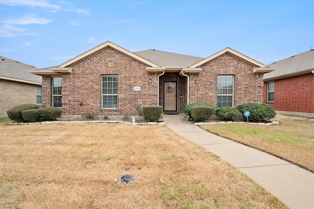 ranch-style home featuring a front lawn