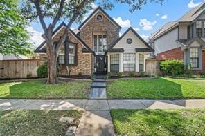 view of front of property featuring a front yard