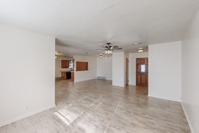 unfurnished room with light wood-type flooring, a textured ceiling, and ceiling fan