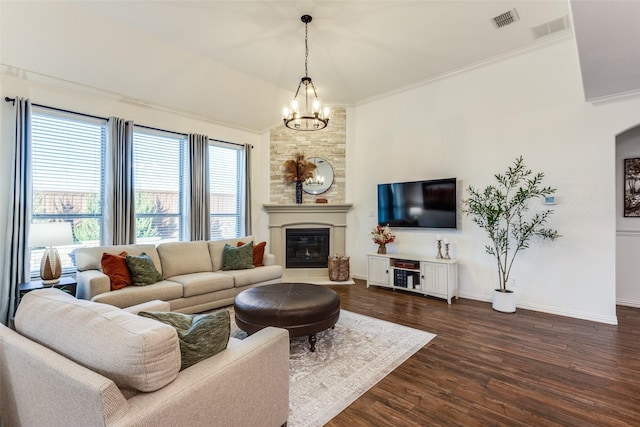 living room featuring dark wood-type flooring, ornamental molding, vaulted ceiling, and a notable chandelier