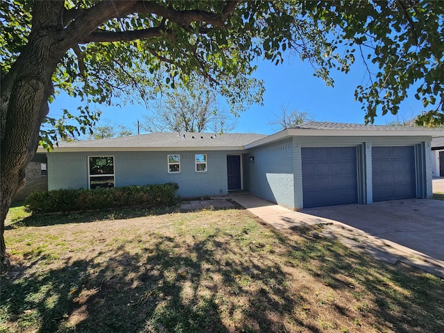 single story home featuring a garage and a front lawn