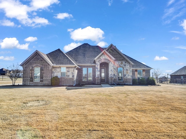 view of front of house featuring a front yard