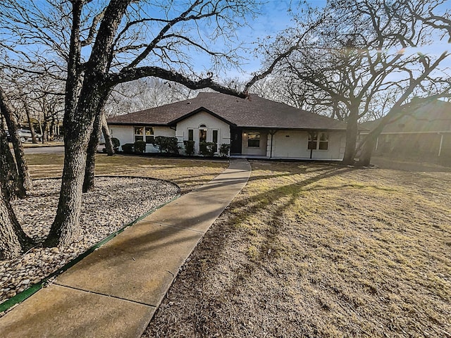 ranch-style home featuring a front yard