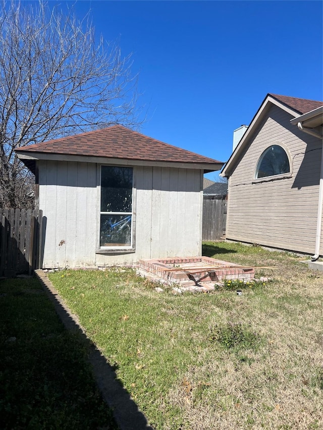 view of outdoor structure with an outdoor structure and fence