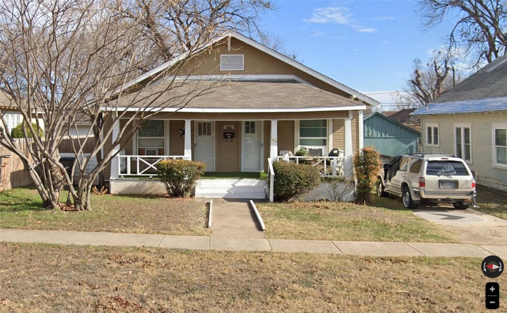 bungalow featuring a front yard and covered porch