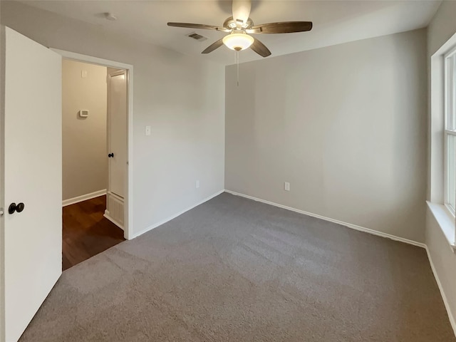 carpeted empty room featuring ceiling fan