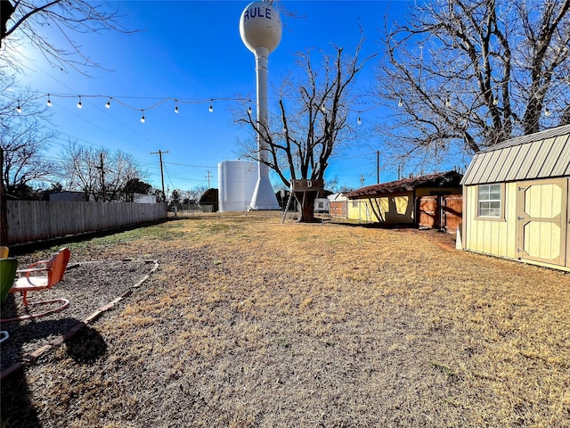 view of yard with a shed