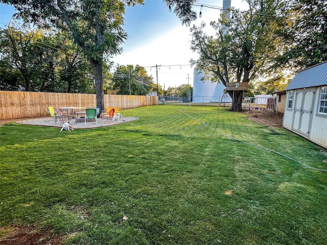 view of yard with a patio