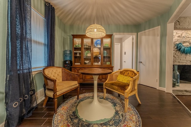 living area featuring a notable chandelier