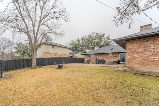 view of yard featuring a patio area