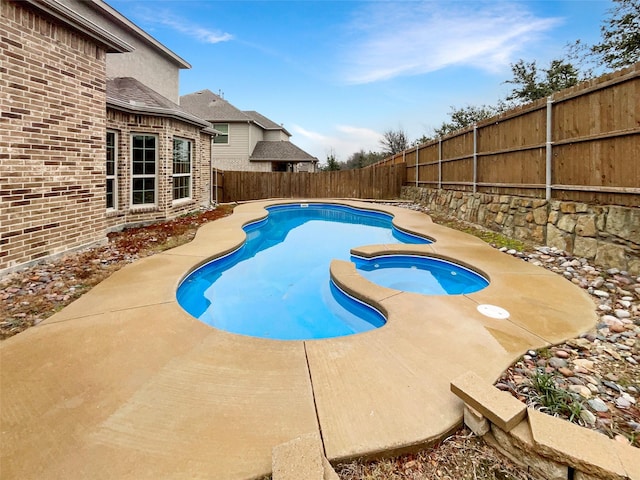 view of pool with an in ground hot tub