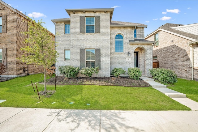 view of front of home featuring a front yard