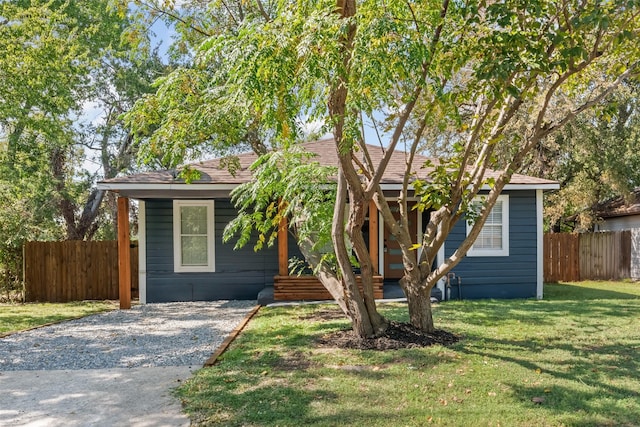 view of front of property with a front lawn