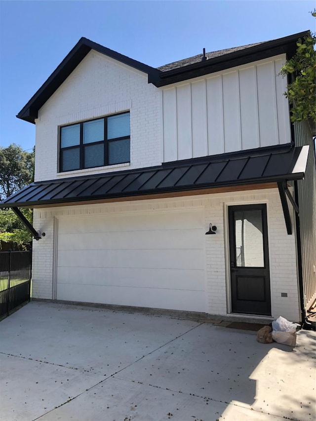 view of front facade with a garage