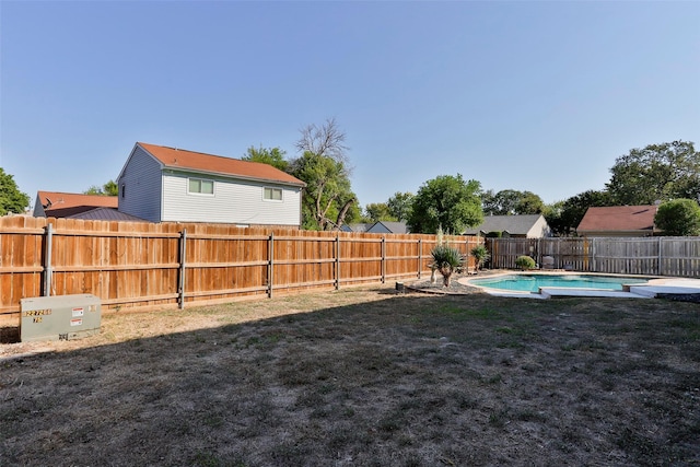 view of yard featuring a fenced in pool