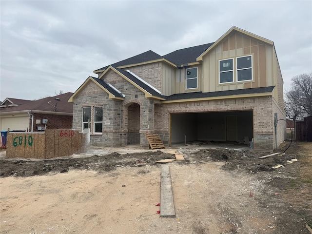 view of front facade featuring a garage