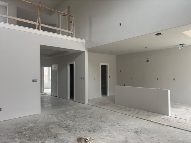 empty room featuring a high ceiling