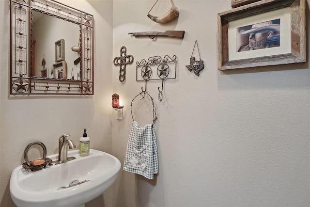 bathroom featuring sink