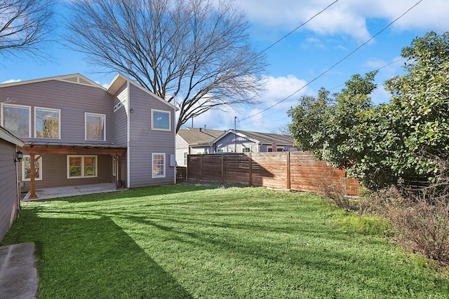 view of yard featuring a patio area