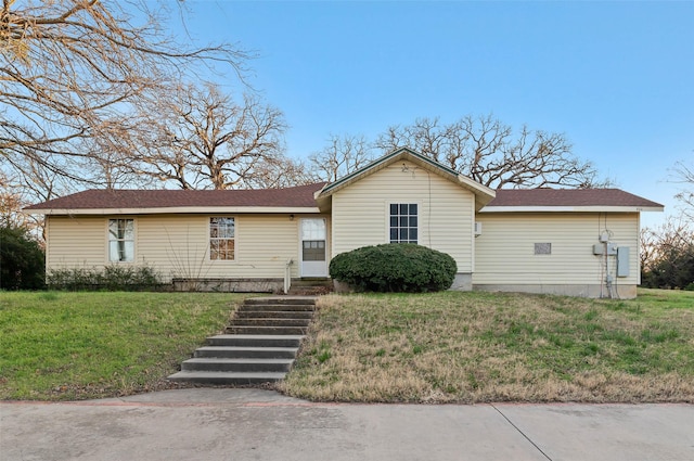 single story home with a front yard