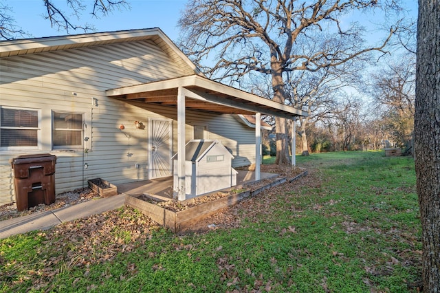 exterior space with a yard