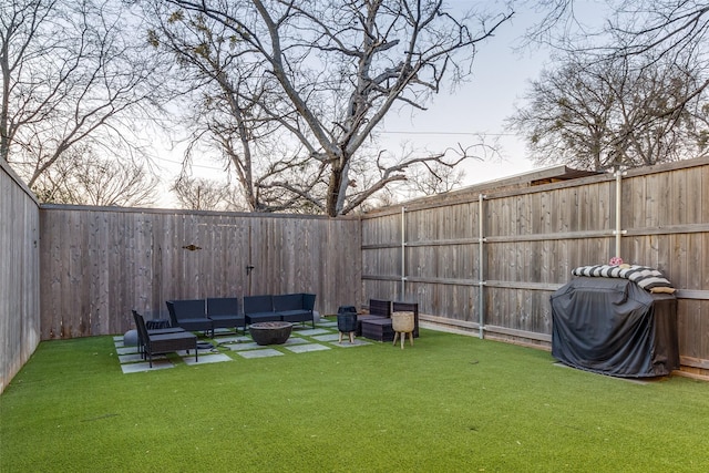 view of yard with an outdoor hangout area